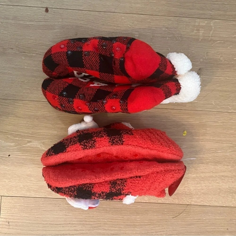 Set of 2 Cozy Christmas Slipper Socks – Fuzzy Babba & Legale – Size 4–10